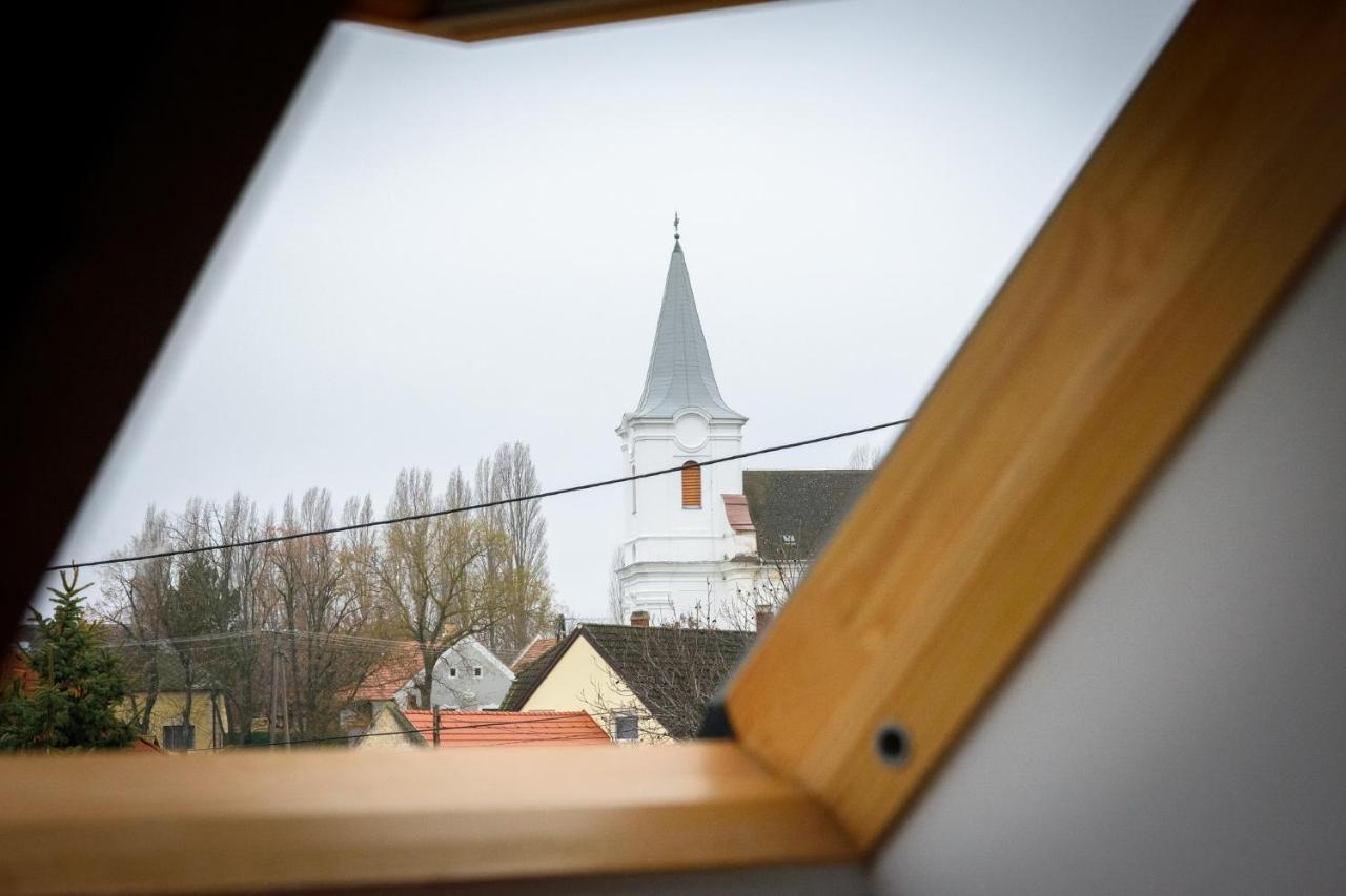 Tulipan Vendeghaz Hotell Orvenyes Eksteriør bilde
